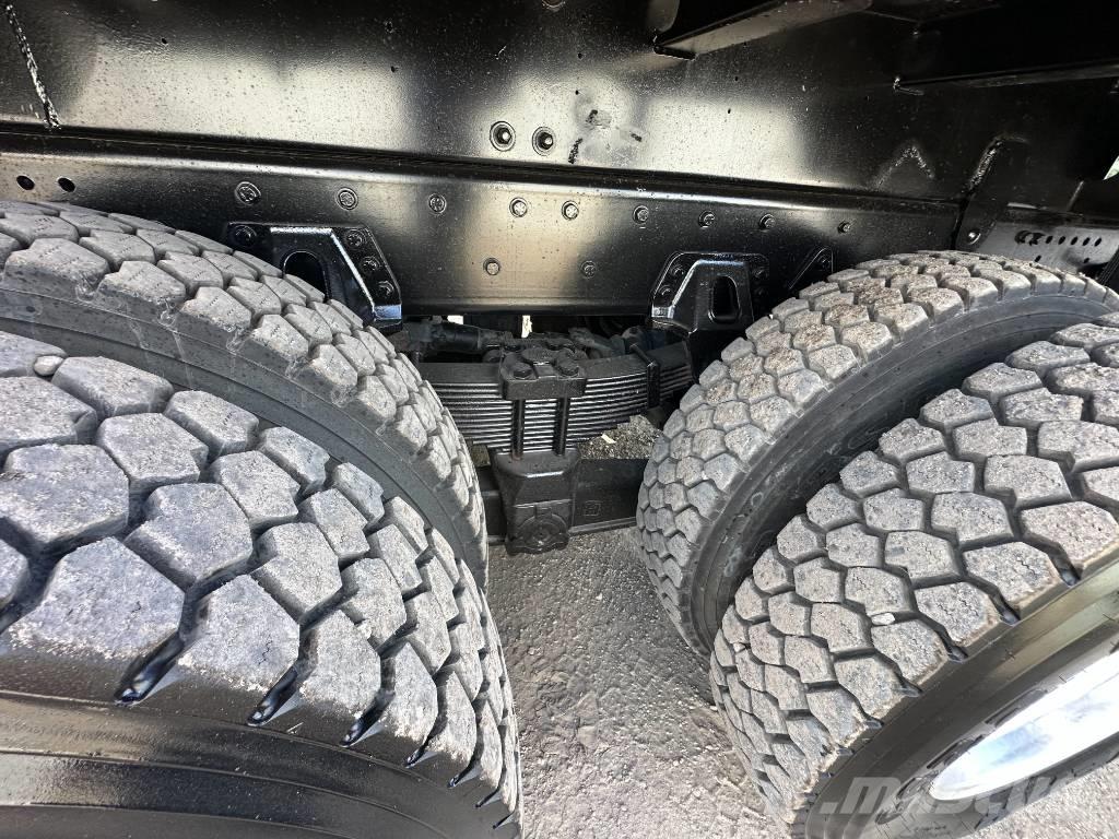 Freightliner 114 SD Commercial vehicle