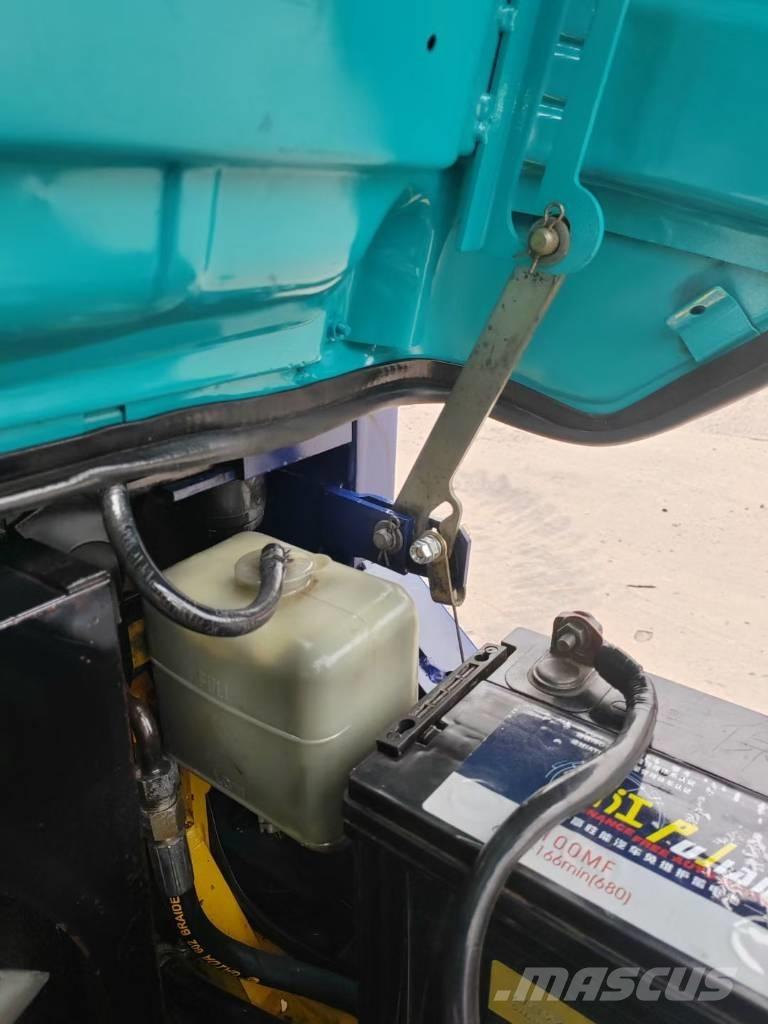 Komatsu 2.5t Diesel trucks