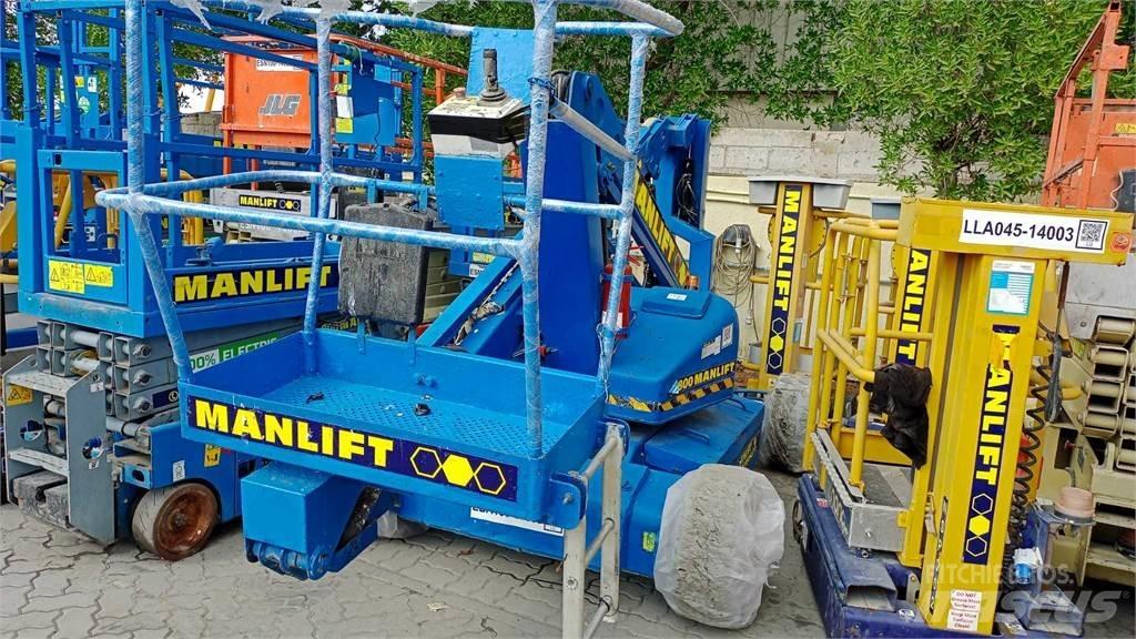 UpRight AB38 Articulated boom lifts