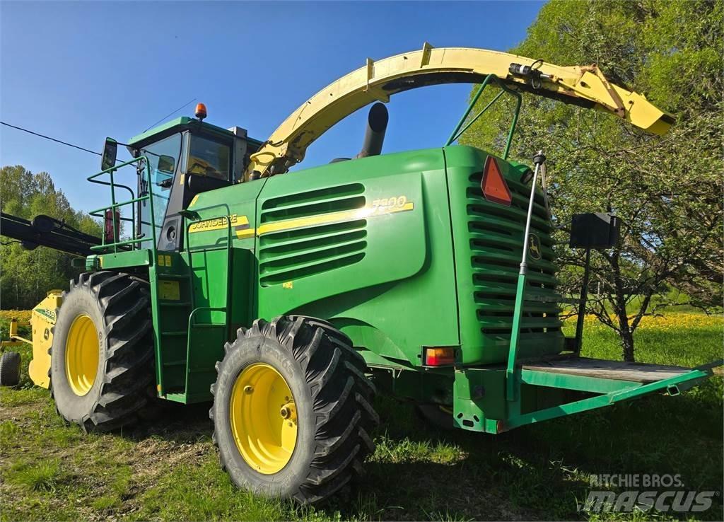 John Deere 7300 Forage harvesters