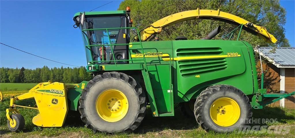 John Deere 7300 Forage harvesters