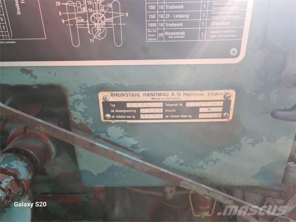 Hanomag R 324 SA Tractors