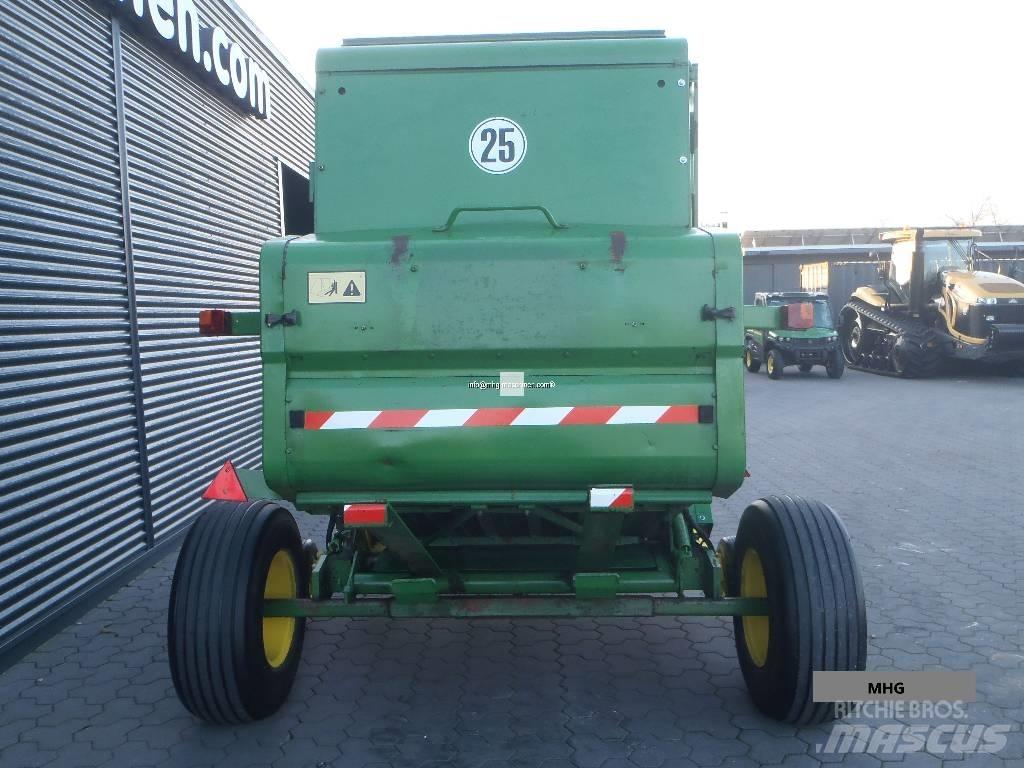 John Deere 590 Round balers