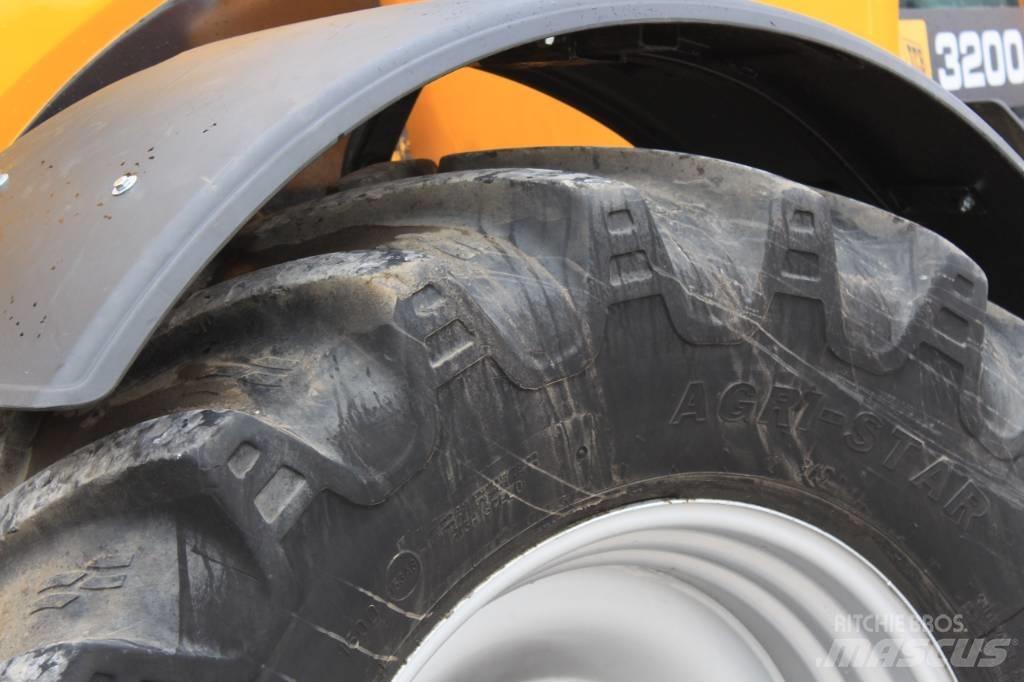 JCB Fastrac 3200 Tractors