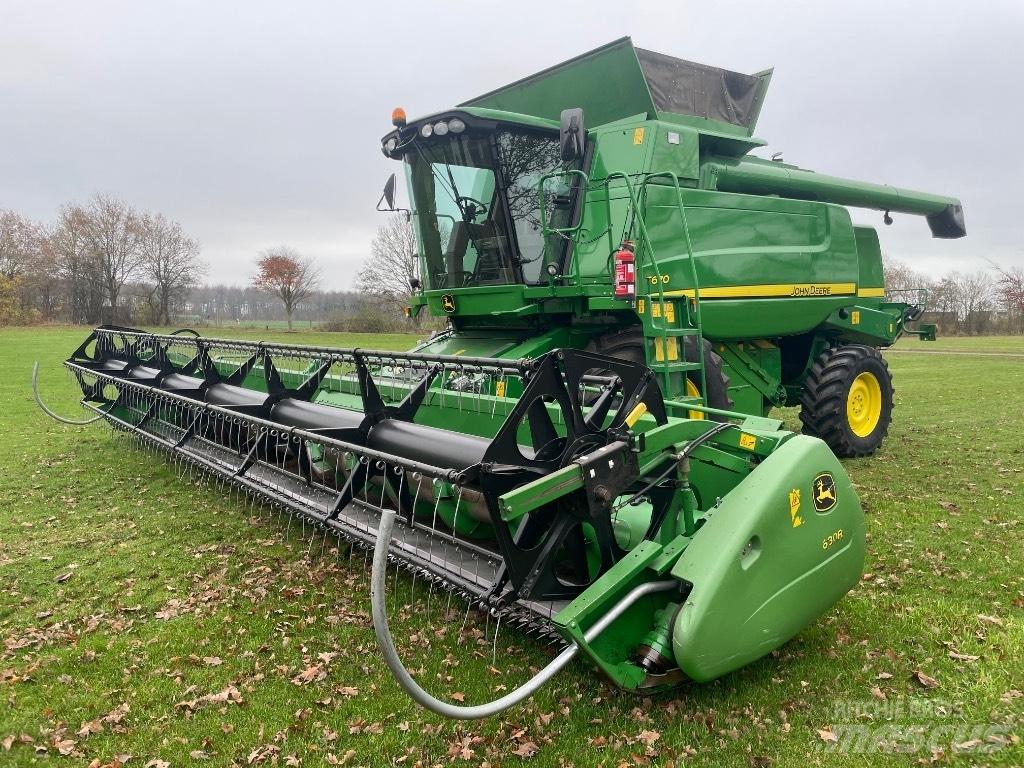 John Deere T670 Combine harvesters