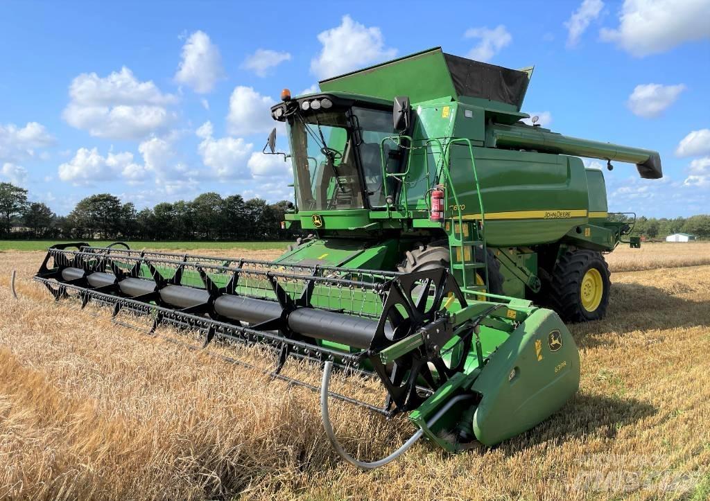 John Deere T670 Combine harvesters
