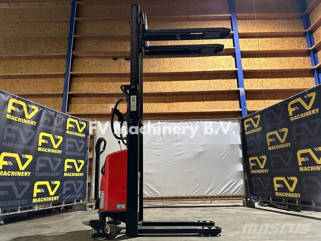 Schefer EHS25 Hand pallet stackers