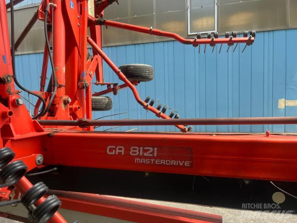 Kuhn GA 8121 Windrowers