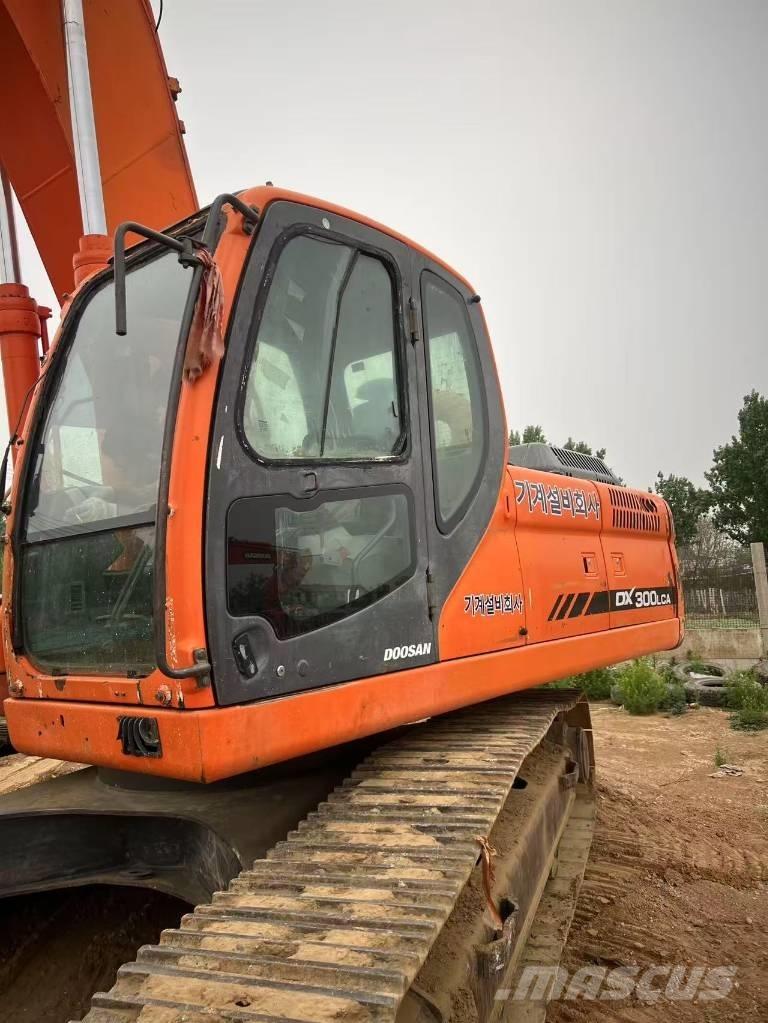 Doosan DX300LCA Crawler excavators