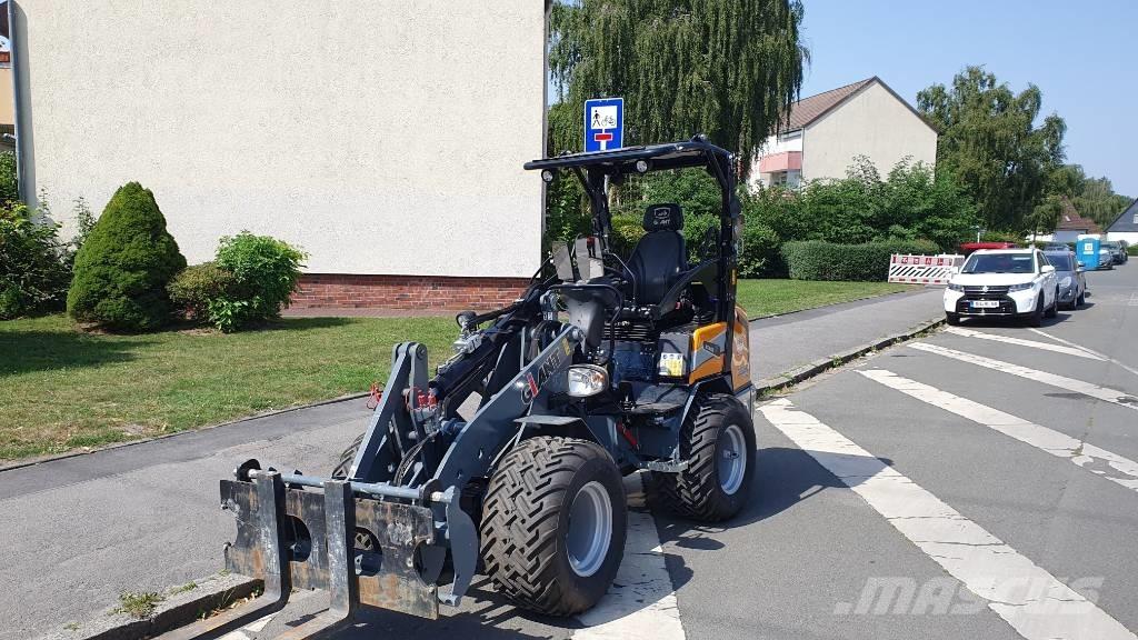 GiANT G 2500 X-Tra Wheel loaders
