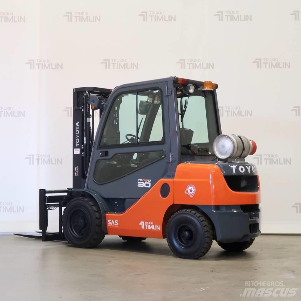 Toyota 02-8FGF30 LPG trucks