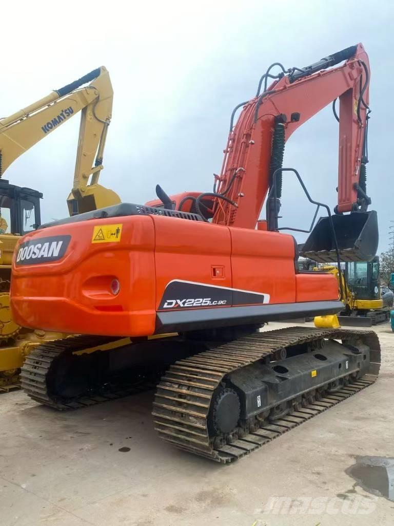 Doosan DX 225 LC Crawler excavators