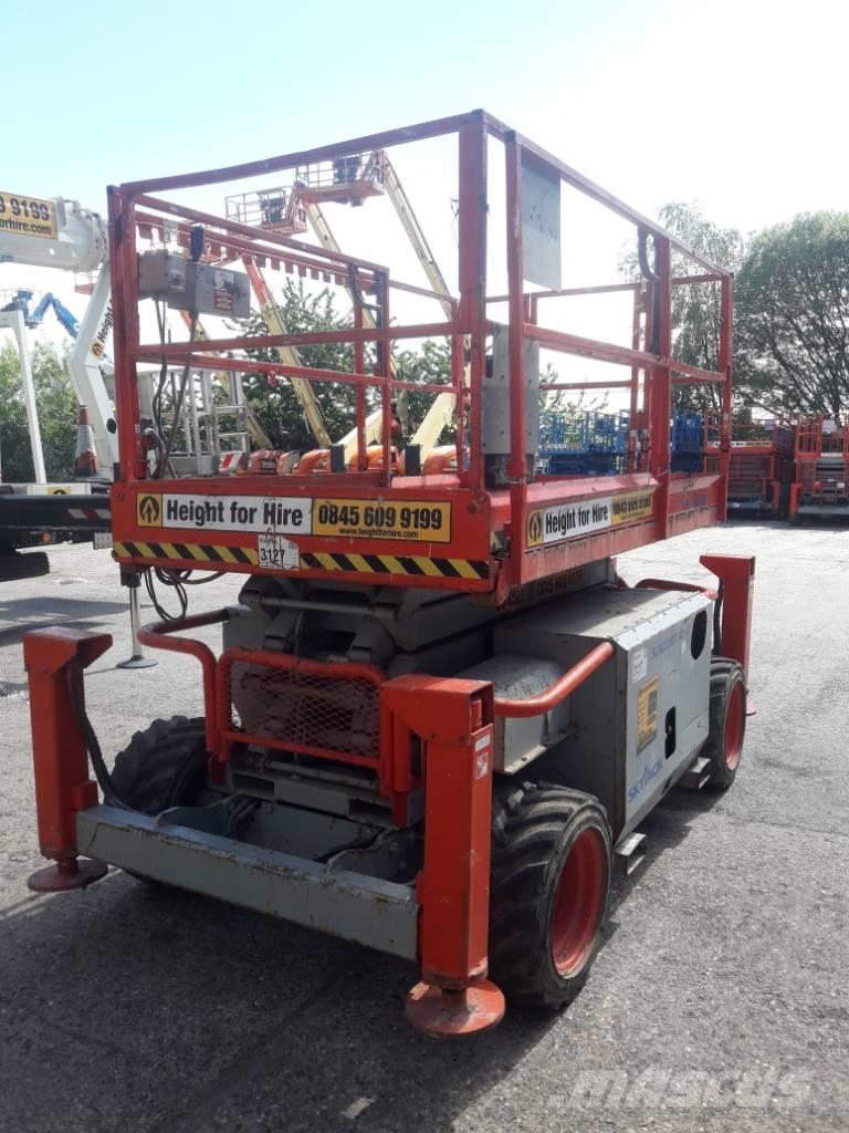 SkyJack SJ 6832 RT Scissor lifts