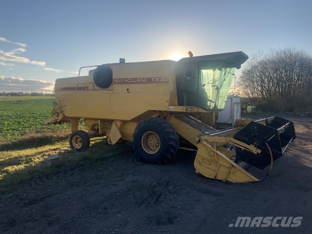New Holland TX 30 Combine harvesters