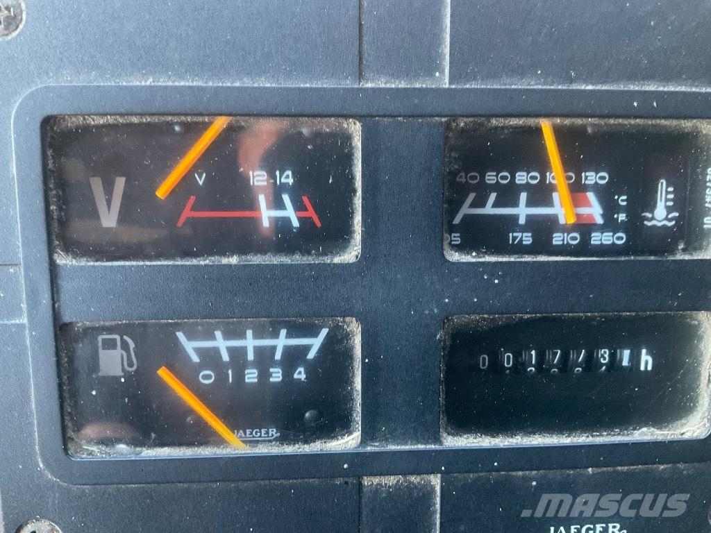 New Holland TX 30 Combine harvesters