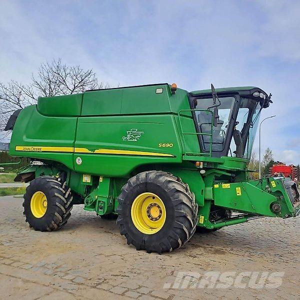 John Deere S 690 Combine harvesters