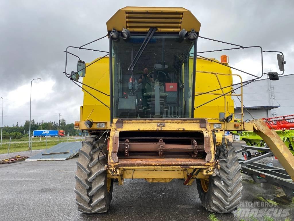New Holland TF 46 Combine harvesters