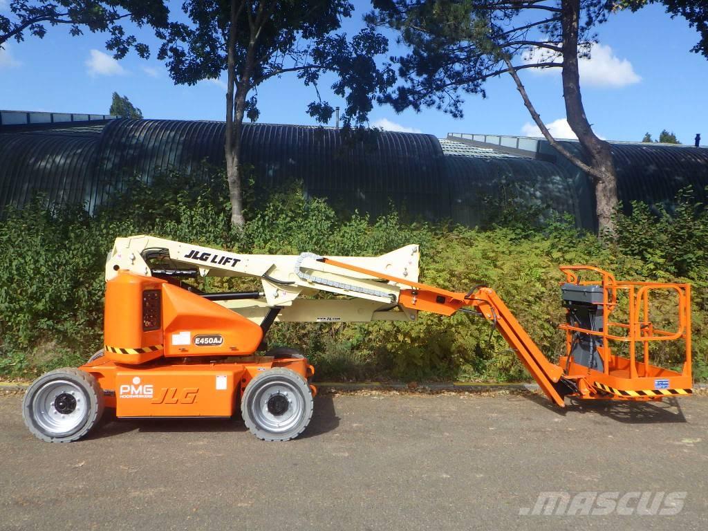 JLG E450AJ Articulated boom lifts