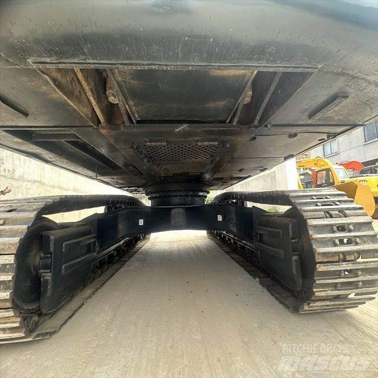 Hyundai 330 Crawler excavators