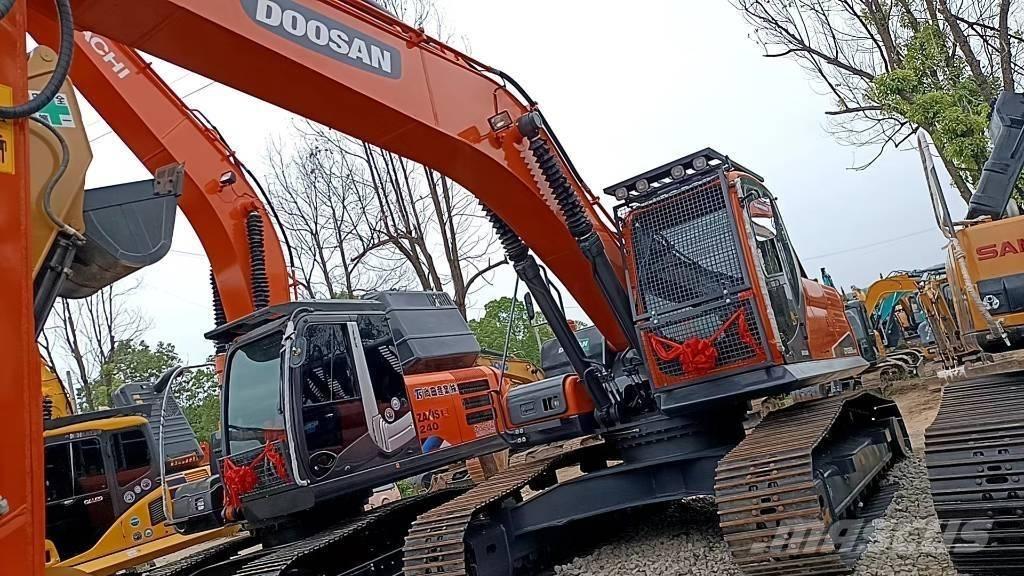 Doosan DX 225 LC Crawler excavators