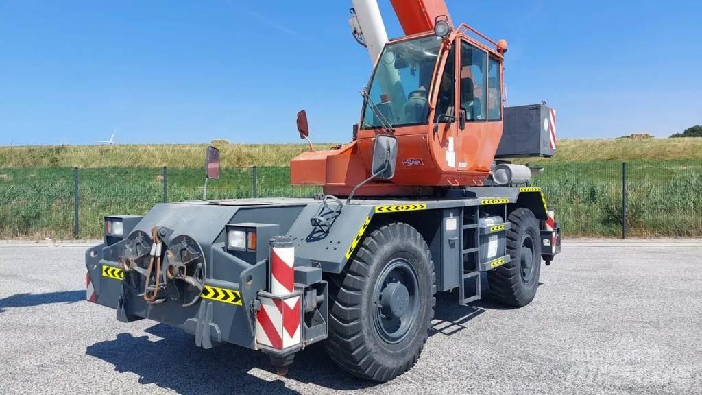 Terex RC30 Rough terrain cranes