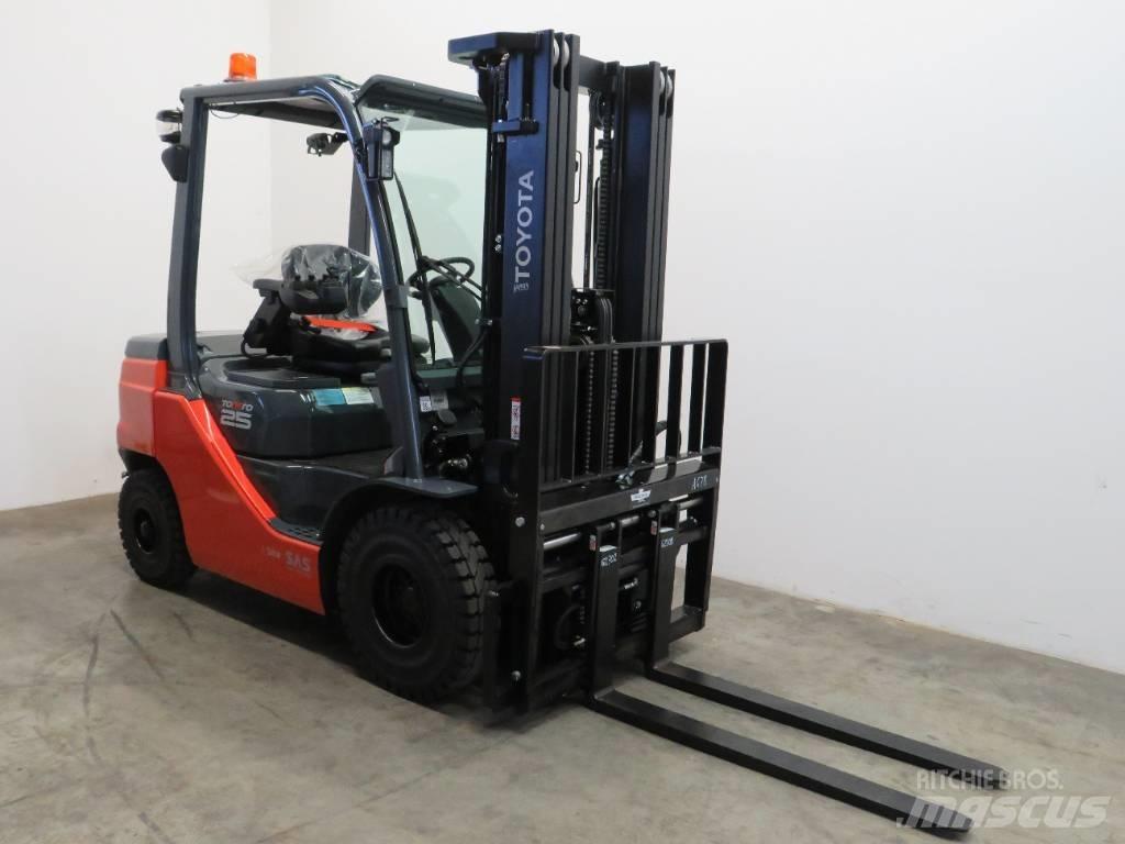 Toyota 8 FDF 25 Diesel trucks