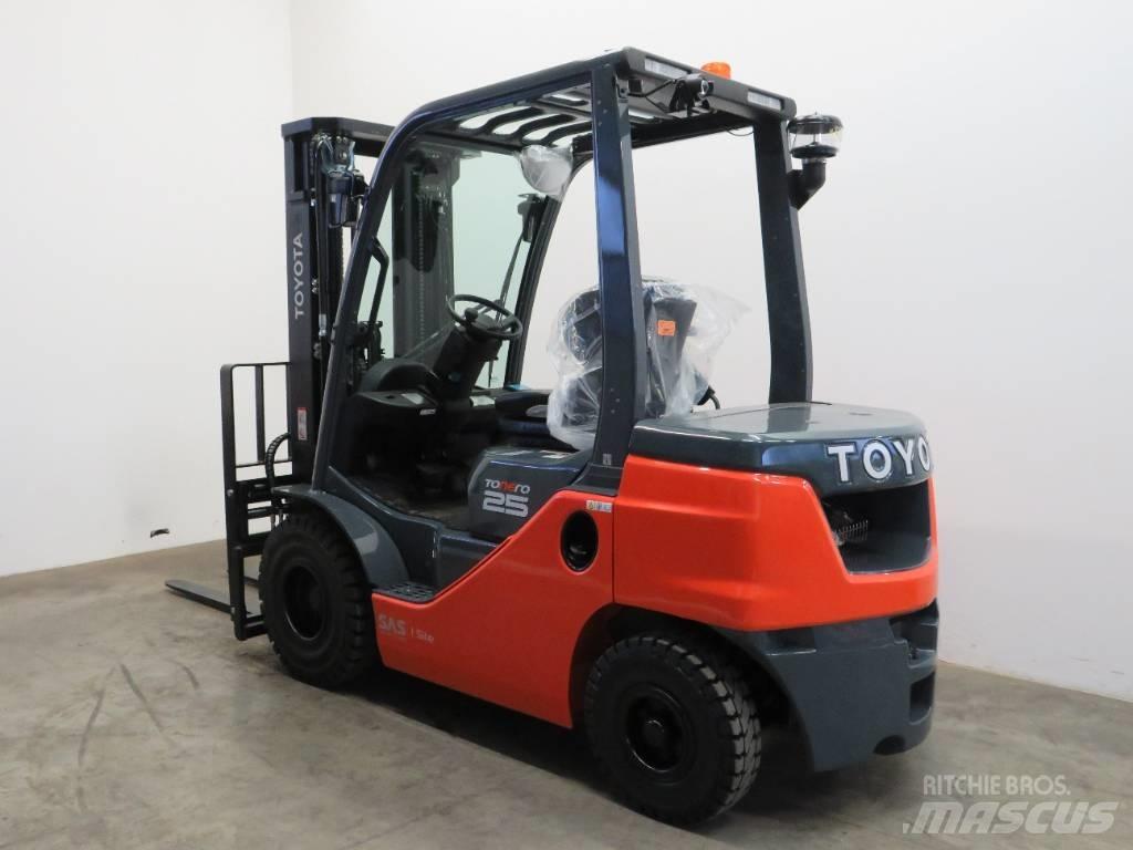 Toyota 8 FDF 25 Diesel trucks