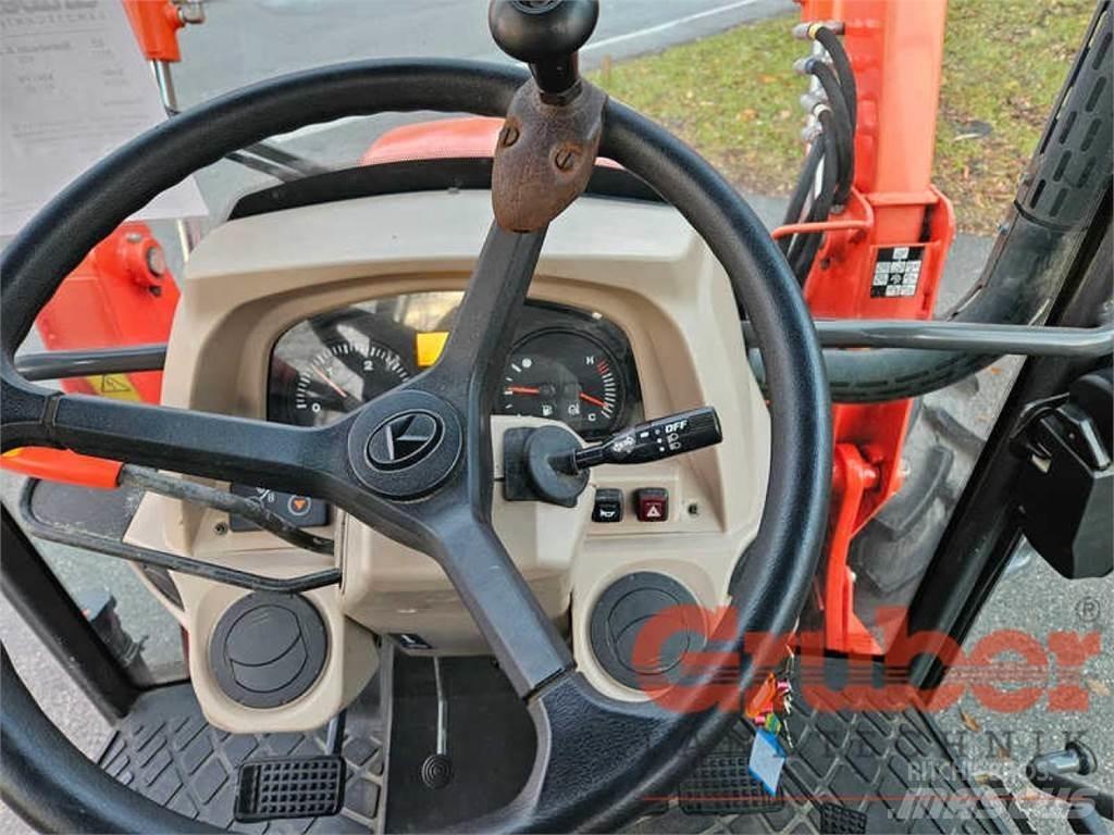 Kubota M6040 Tractors