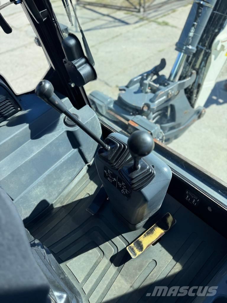 Terex 890 SM Backhoe