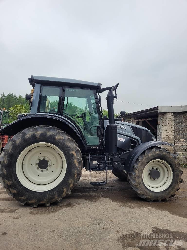 Valtra N 104 Tractors