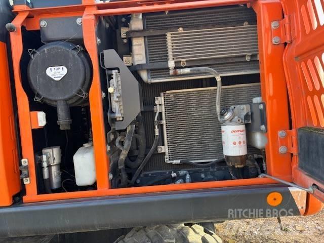  Dosan DX 140 Backhoe