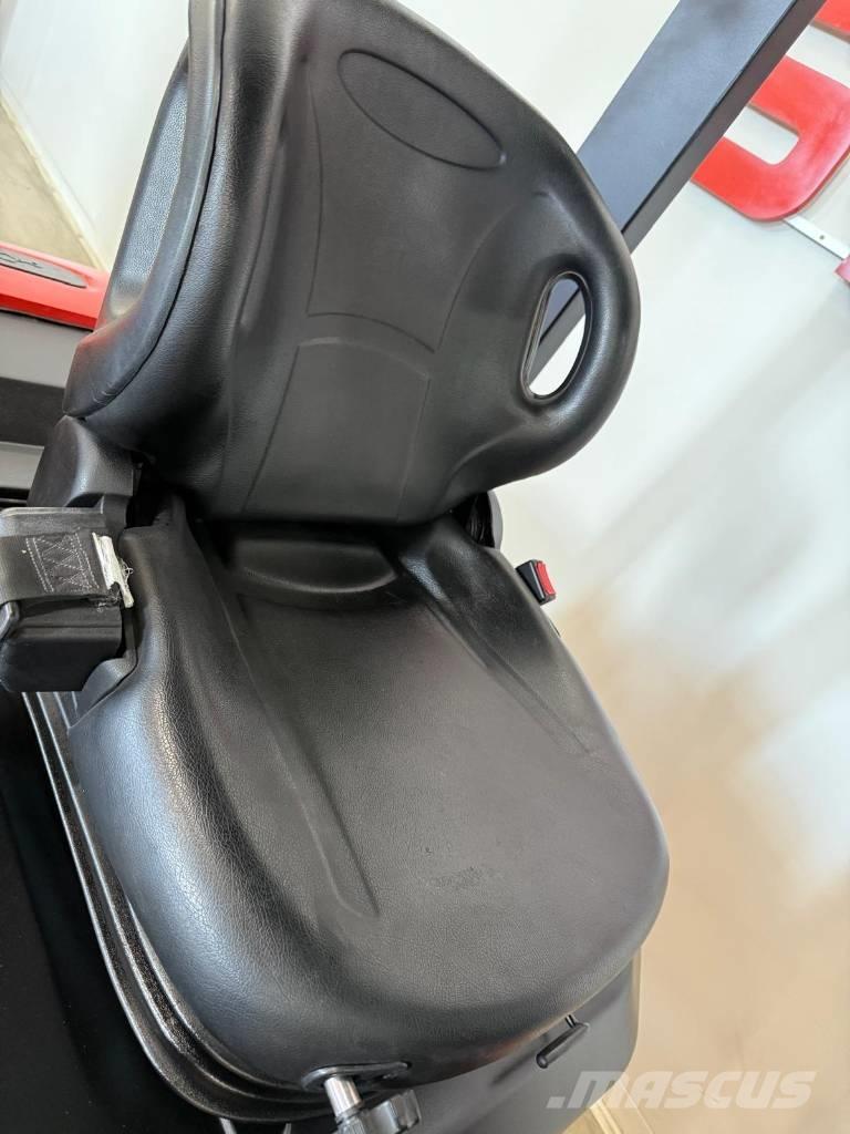 EP 11013 - EFL252 Electric forklift trucks