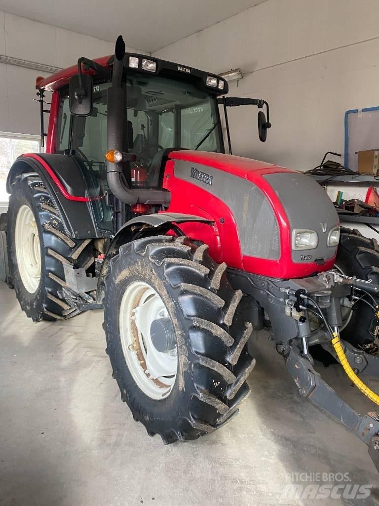 Valtra N 101 Tractors