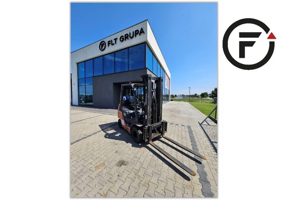 Toyota 02-8 FGKF 20 LPG trucks
