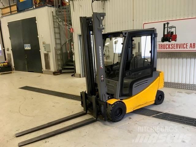 Jungheinrich EFG 320 Electric forklift trucks
