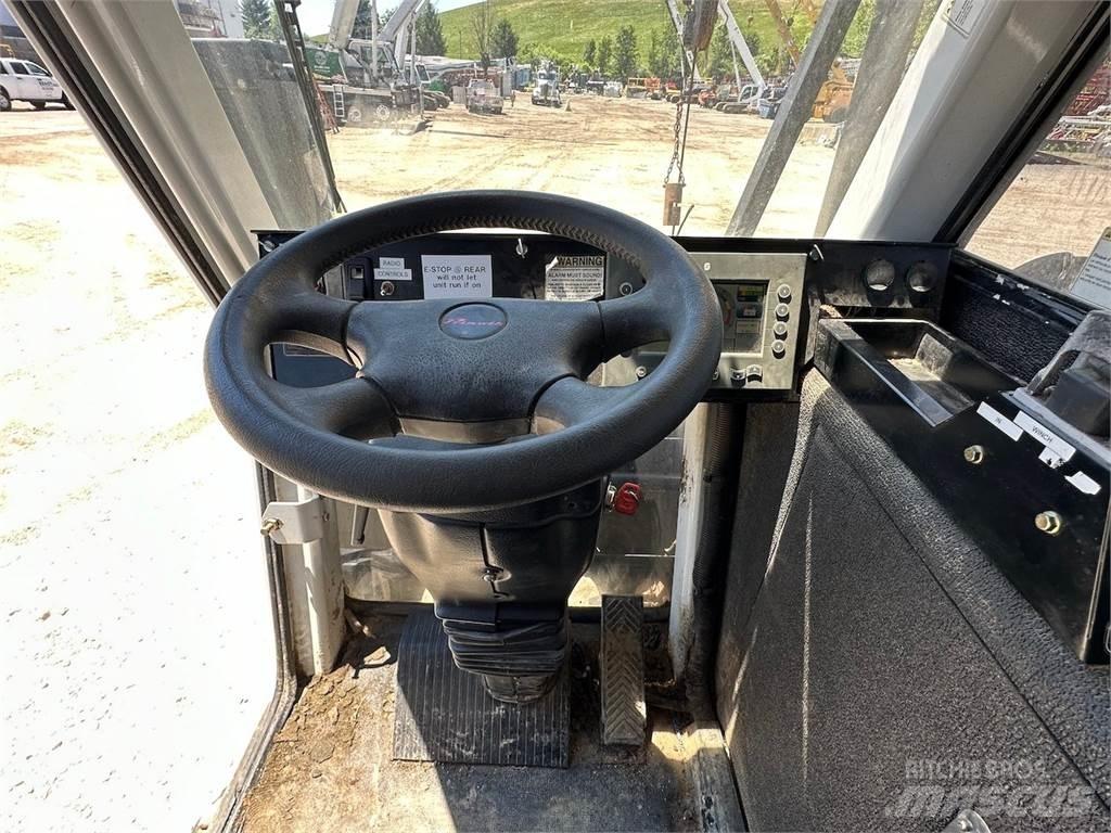 National 1100 Truck mounted cranes