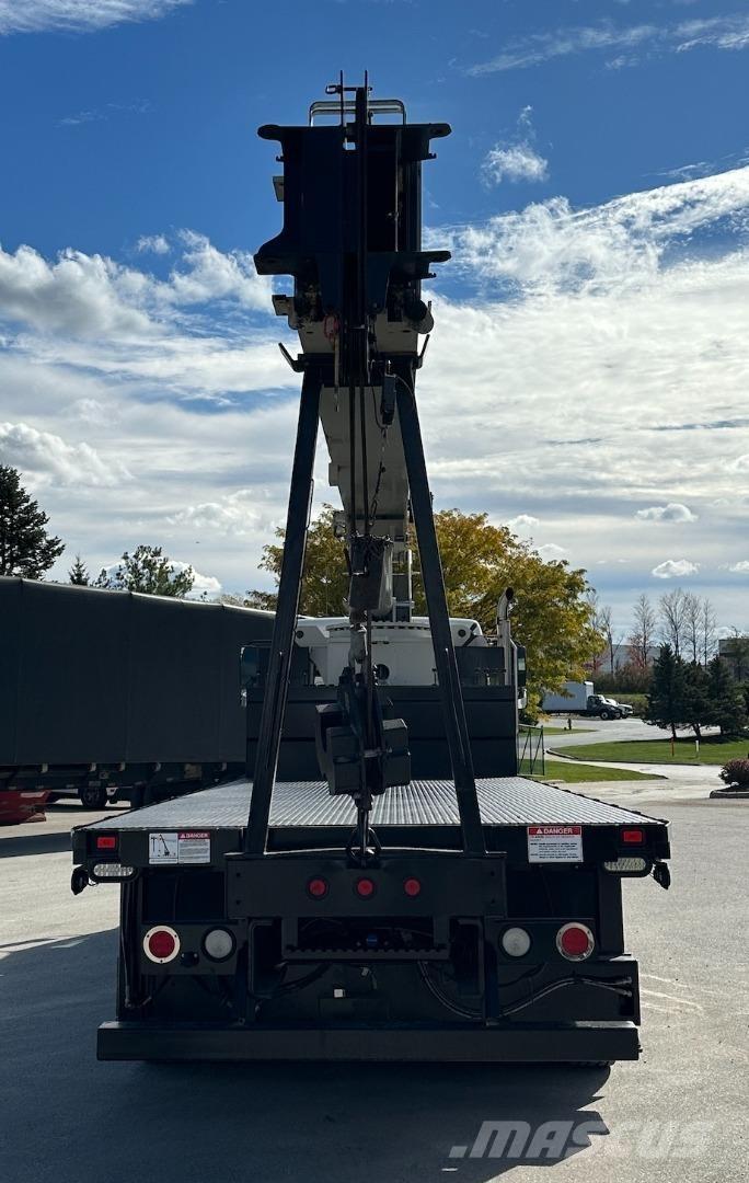 National 900A Truck mounted cranes