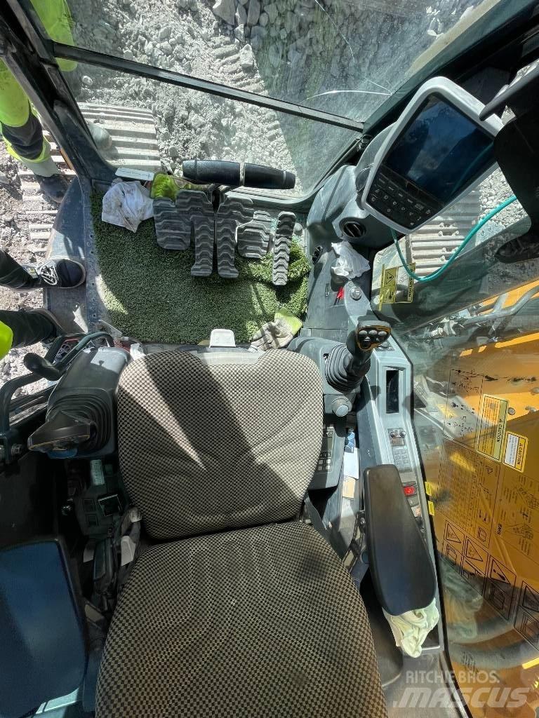 Hyundai HX235 Crawler excavators