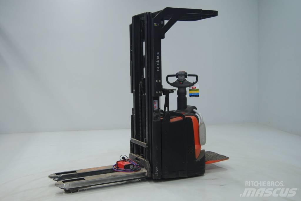 Toyota SPE120L Pedestrian stacker