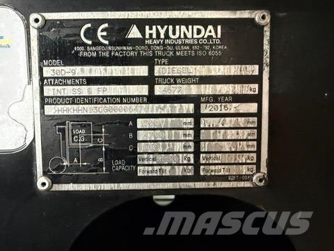 Hyundai 30D-9 Diesel trucks