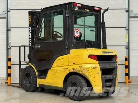 Hyundai 30D-9 Diesel trucks