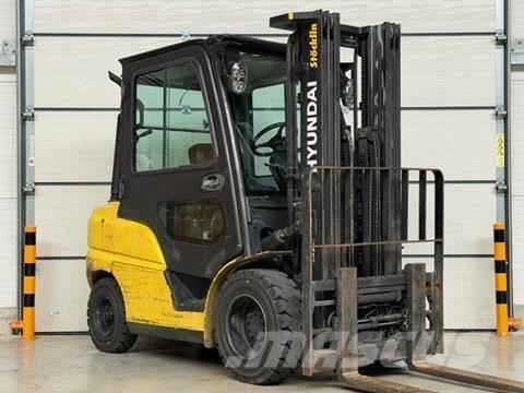 Hyundai 30D-9 Diesel trucks