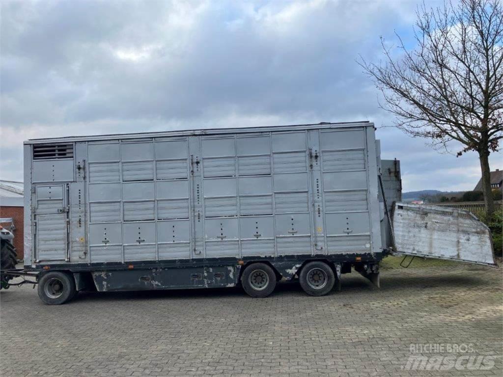 Pezzaioli 3-Stock Livestock transport