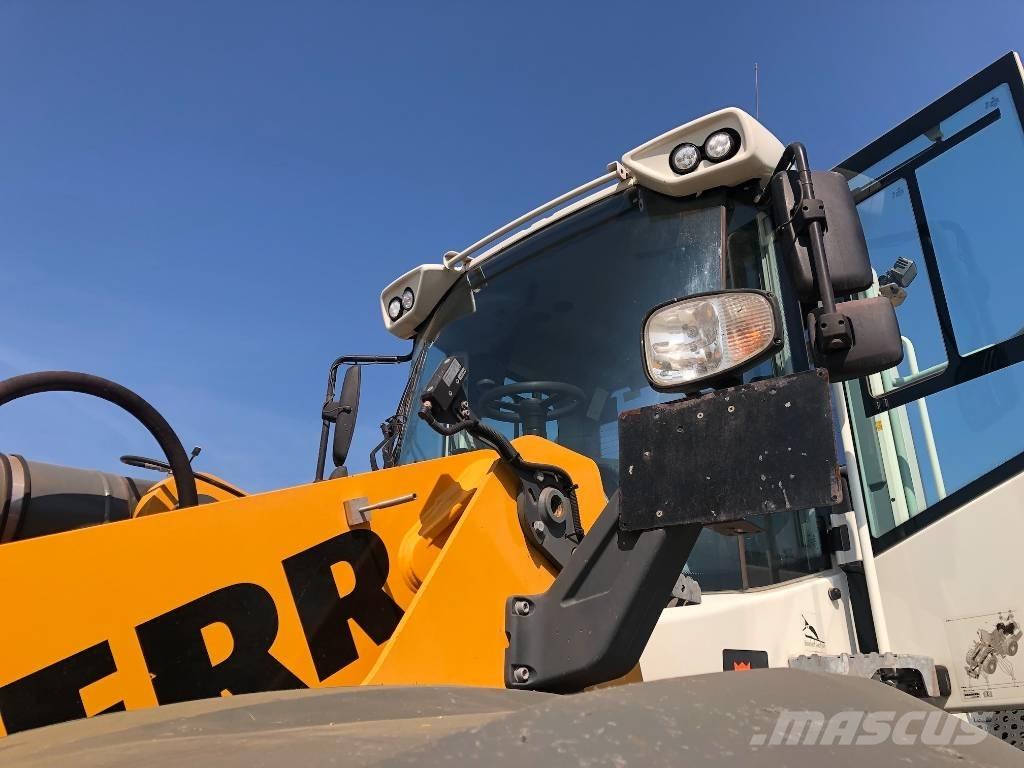 Liebherr L 566 Wheel loaders
