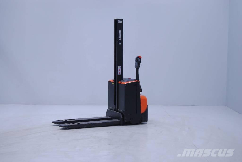 Toyota SWE080L Pedestrian stacker