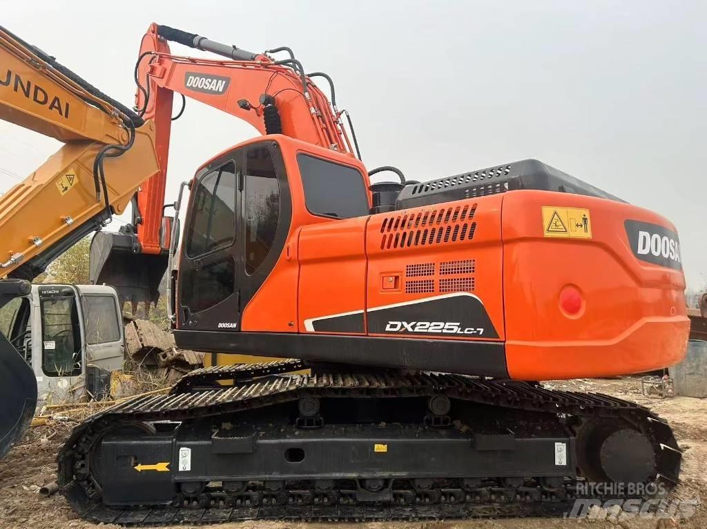 Doosan DX225LC-9C Crawler excavators