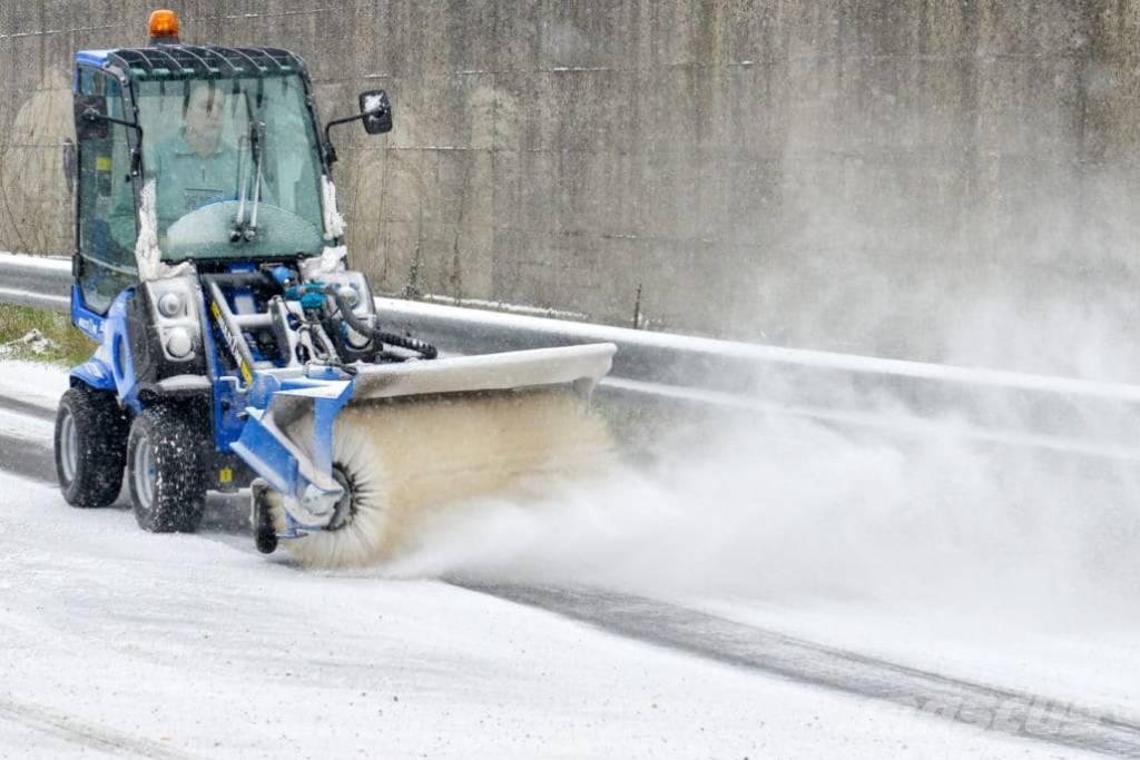 Multione 2.3 EFI Multi-purpose loaders