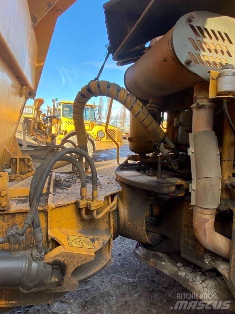 Volvo A 25 D Articulated Haulers