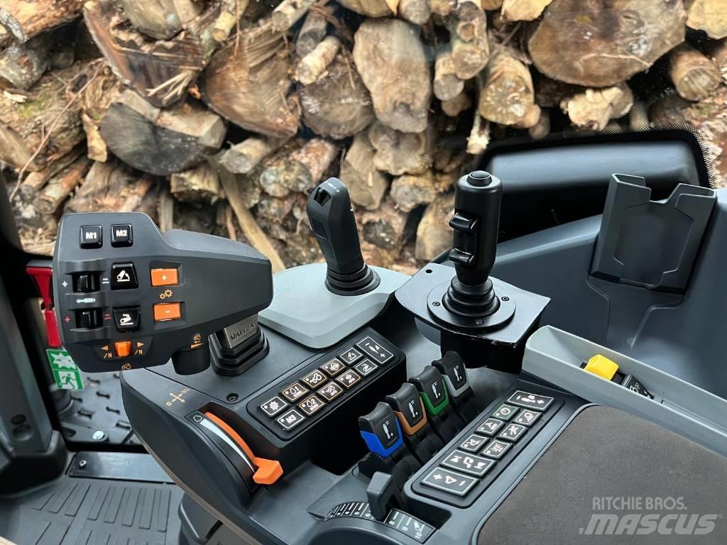 Valtra T 255 Versu Tractors