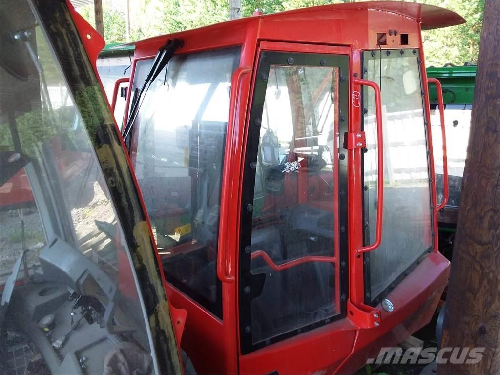 Komatsu 895 Cabins and interior